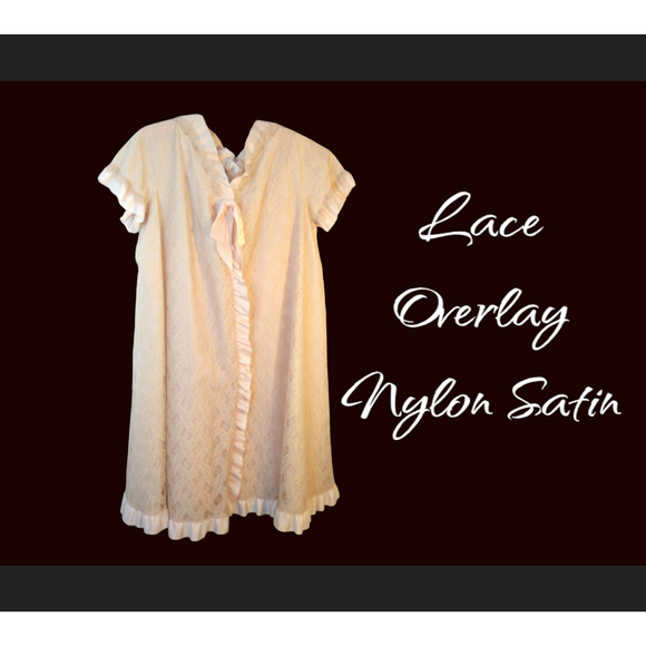 Vintage I. Magnin 2-Piece Peach Lace Peignoir Nightgown & Robe Set - Picture 2 of 15